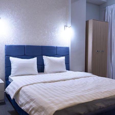 Montana Hotel Almaty Esterno foto